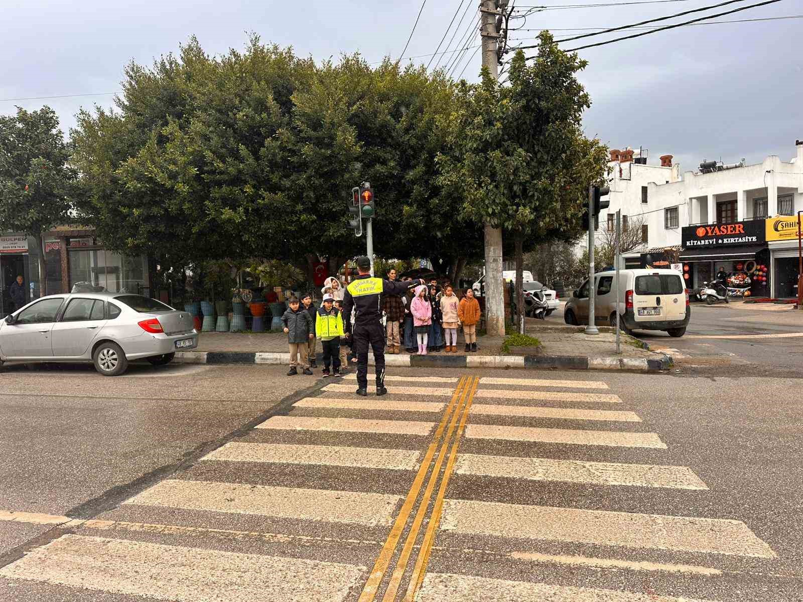 Bodrum’da öğrencilere uygulamalı trafik eğitimi
