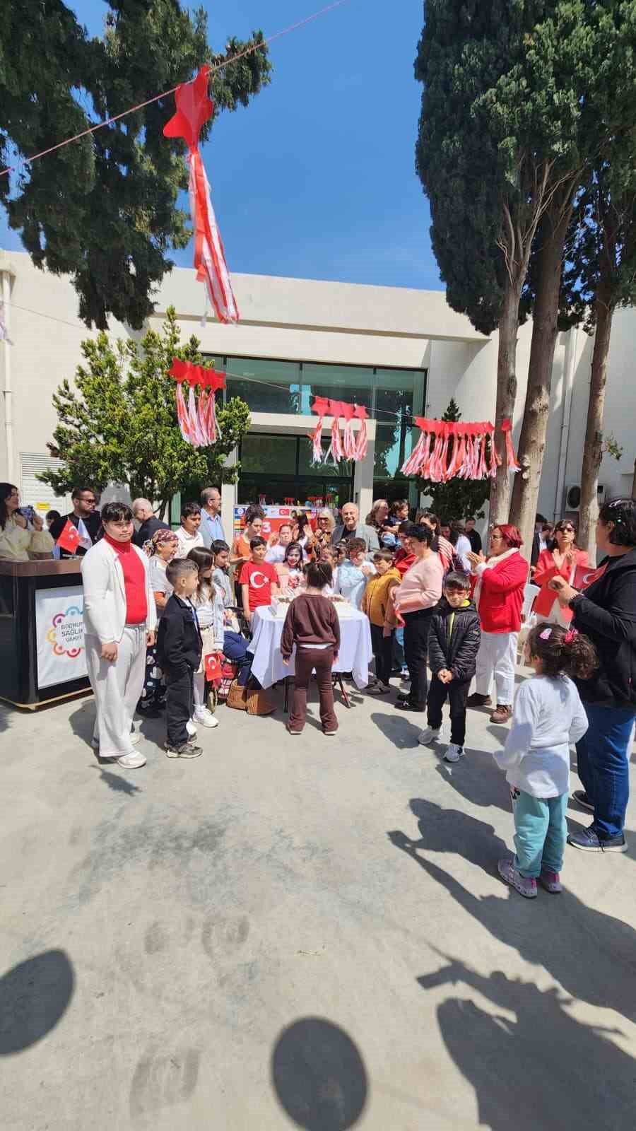 Bodrum’da özel çocuklar sahnede alkış aldı
