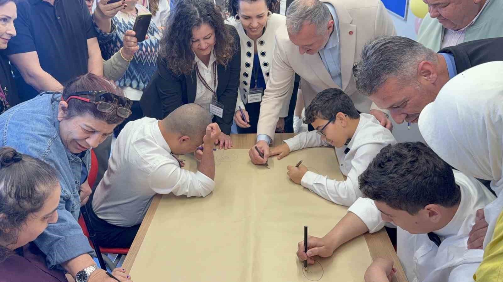 Bodrum’da özel öğrencilerden alkışlanan performans: "Hem vals yaptılar hem atölye açtılar"
