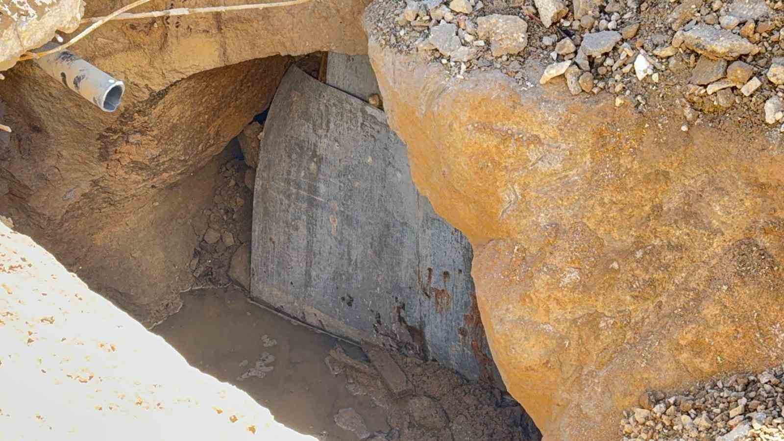 Bodrum’da su isale hattı kazısında lahit bulundu
