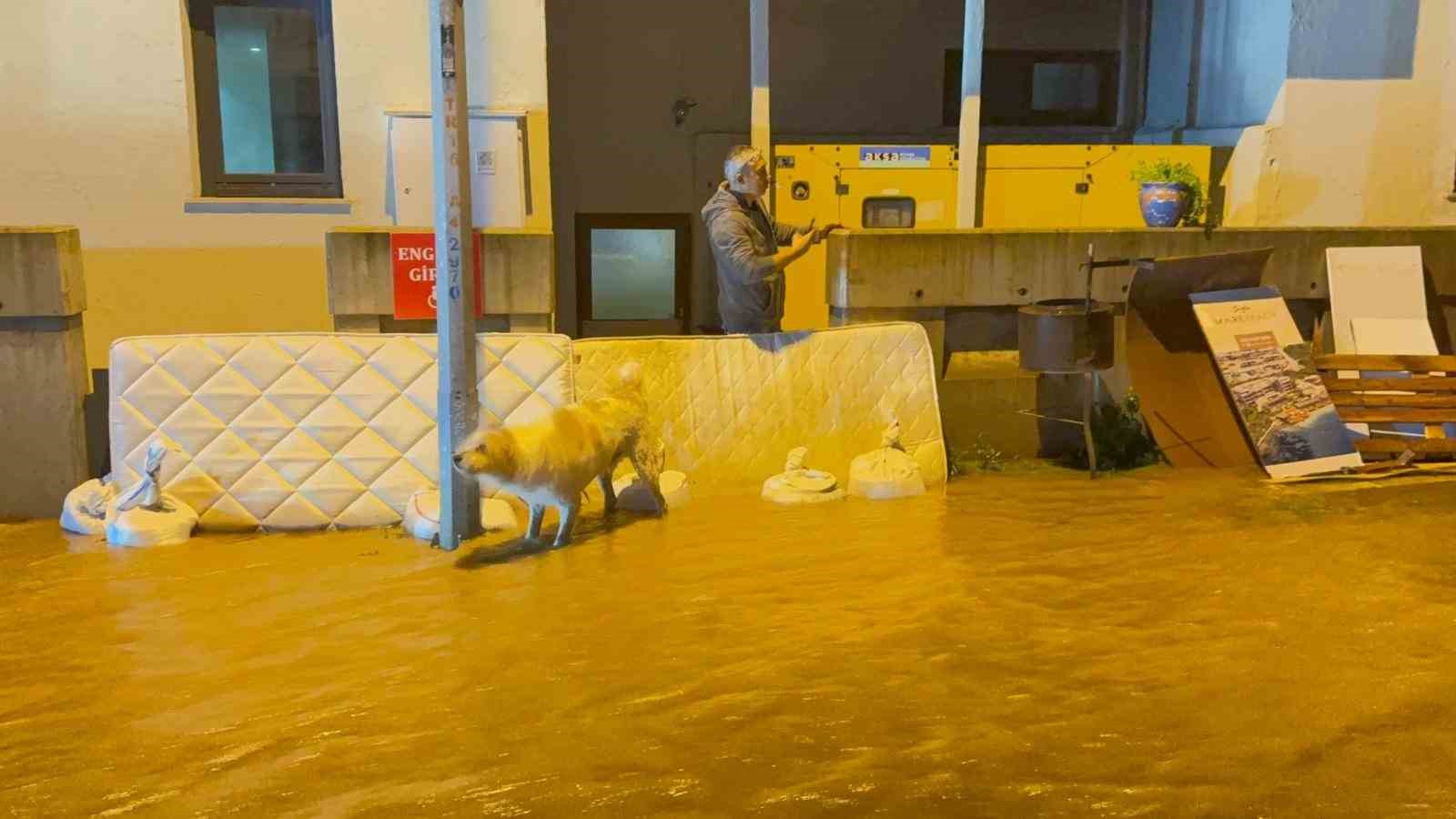 Bodrum’u sel vurdu, evler ve iş yerlerini su bastı
