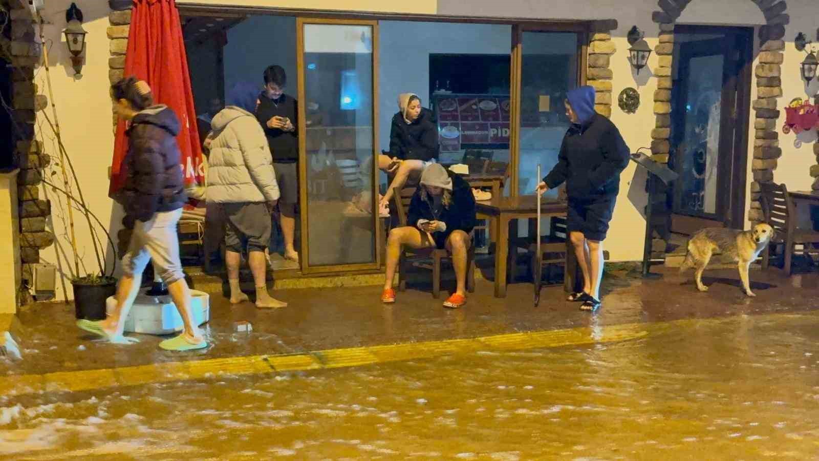 Bodrum’u sel vurdu, evler ve iş yerlerini su bastı
