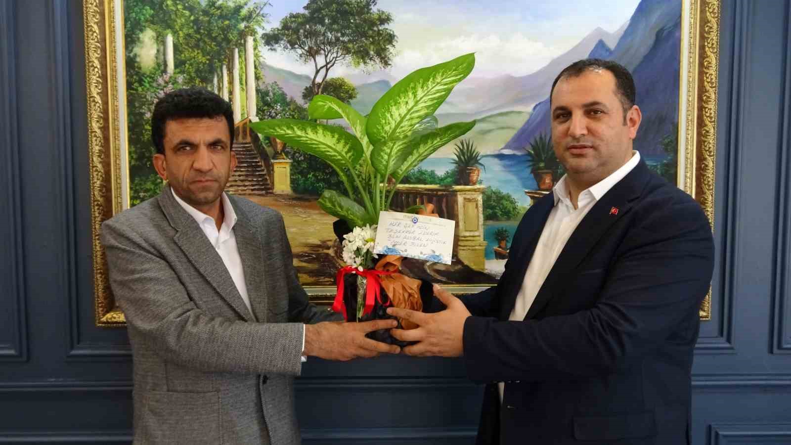 Boğazına kaçan pirinç tanesi canına mal oluyordu: O anları anlattı
Boğazına kaçan pirinç tanesi canına mal oluyordu: O anları anlattı