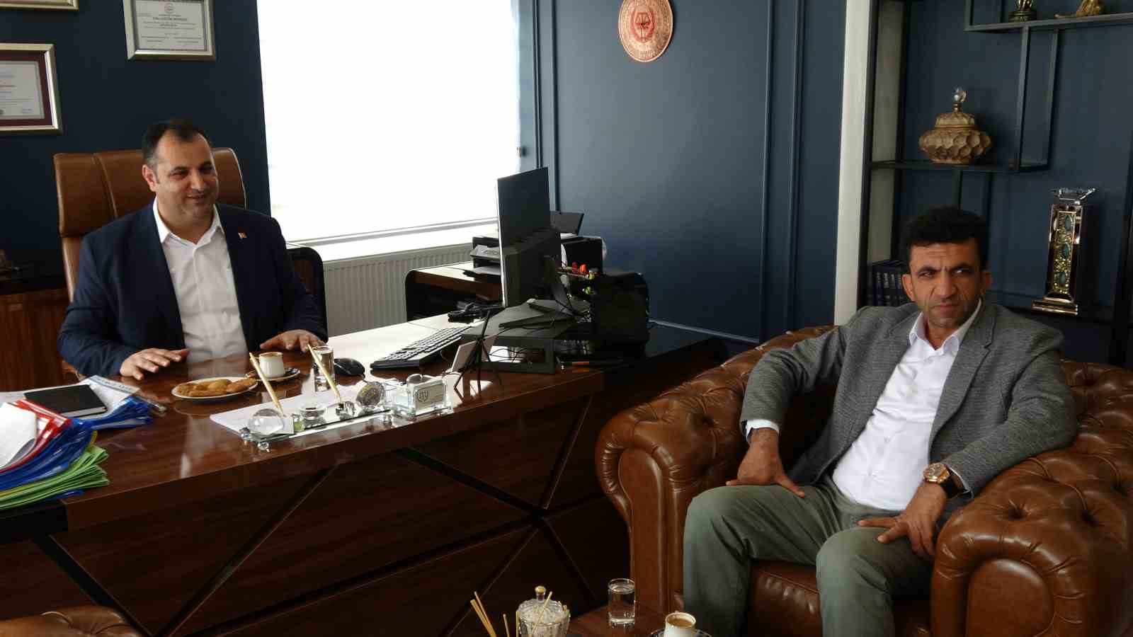 Boğazına kaçan pirinç tanesi canına mal oluyordu: O anları anlattı
Boğazına kaçan pirinç tanesi canına mal oluyordu: O anları anlattı