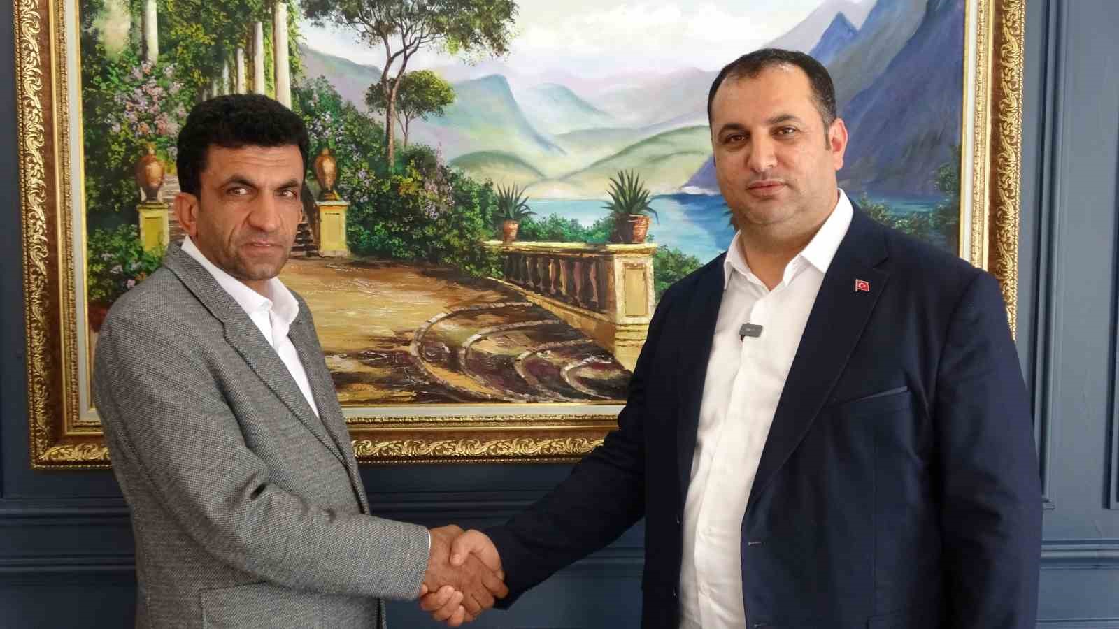 Boğazına kaçan pirinç tanesi canına mal oluyordu: O anları anlattı
Boğazına kaçan pirinç tanesi canına mal oluyordu: O anları anlattı