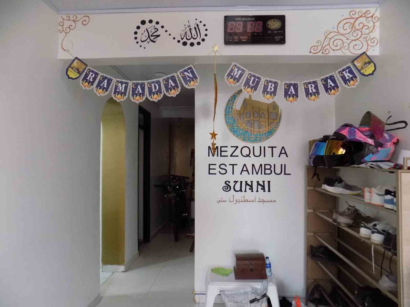 Bogota’taki Müslüman topluluk iftarını Estambul Camii’nde yapıyor
