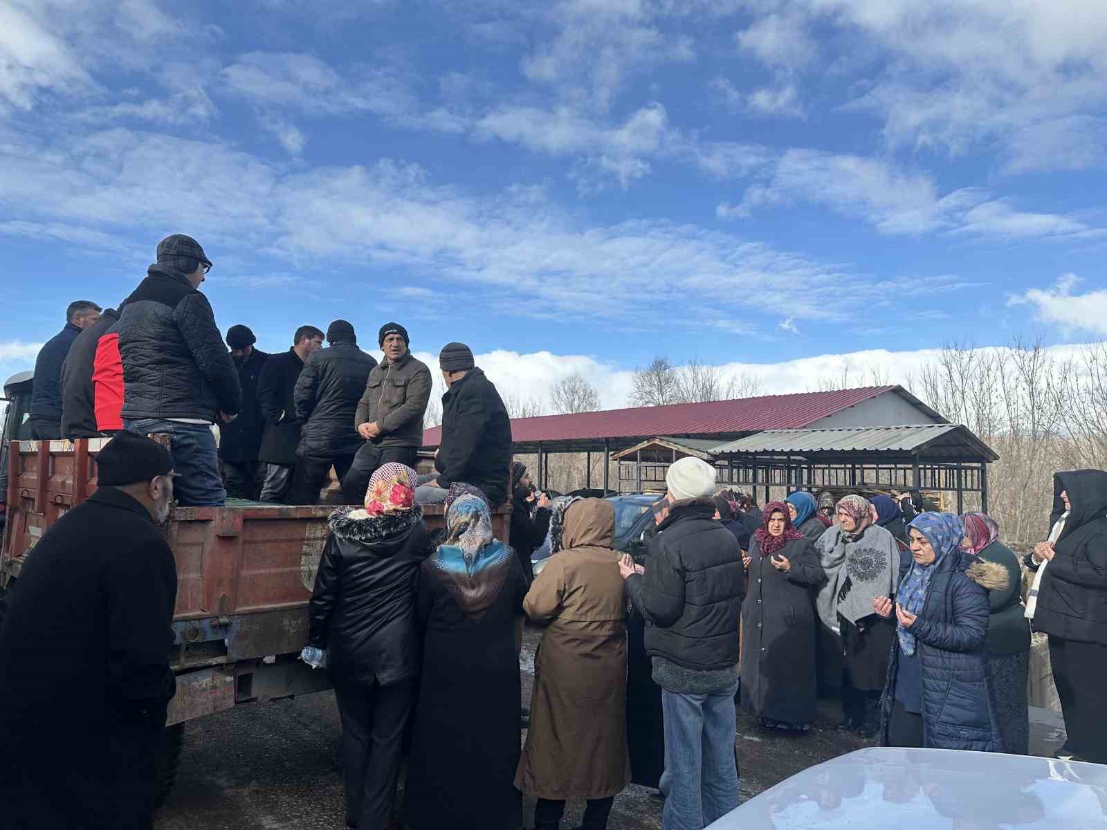 Boğularak öldürülen kadın son yolculuğuna uğurlandı
