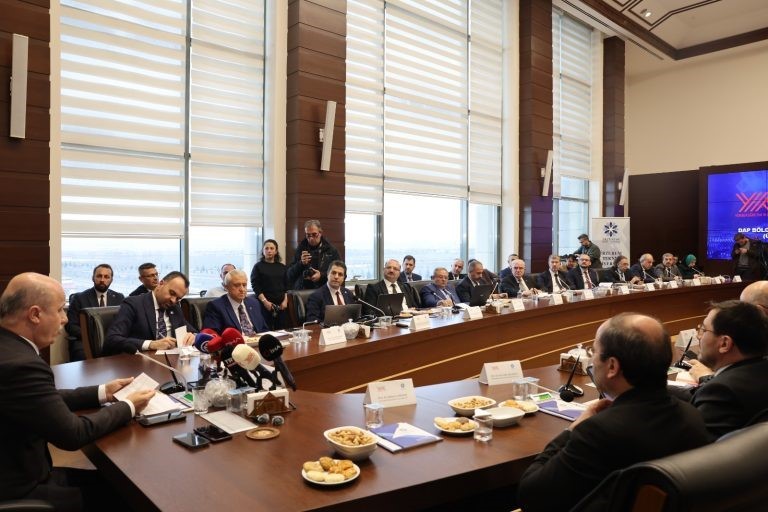 Bölgesel kalkınmada akademik güç birliği: ÜNİDAP 8. dönem toplantısı Erzurum’da gerçekleştirildi
Bölgesel kalkınmada akademik güç birliği: ÜNİDAP 8. dönem toplantısı Erzurum’da gerçekleştirildi