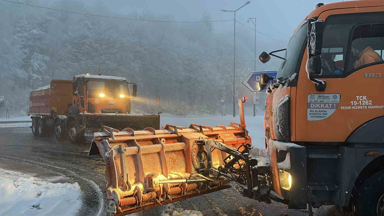 Bolu Dağı geçişinde kar ve hafif sis etkili oluyor
