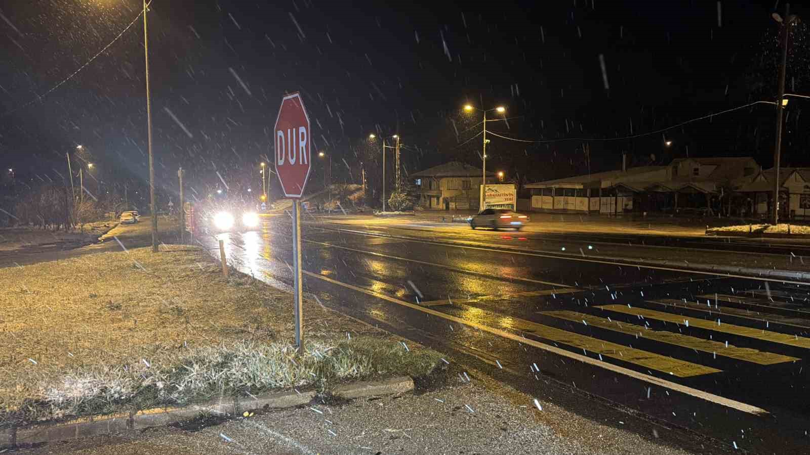 Bolu Dağı’nda kar yağışı etkisini arttırdı

