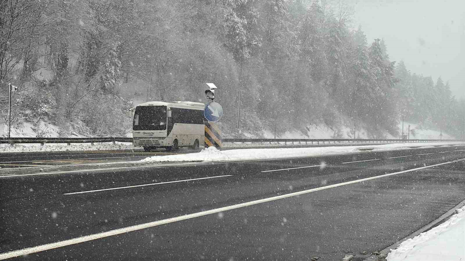 Bolu Dağı’nda kar yağışı sürüyor
