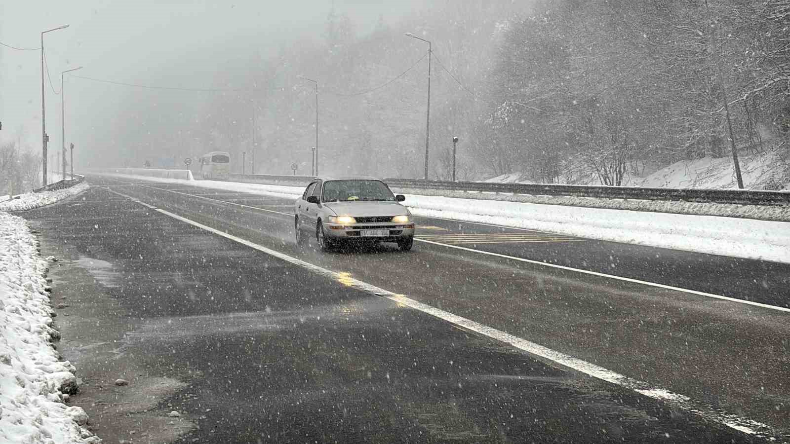 Bolu Dağı’nda kar yağışı sürüyor
