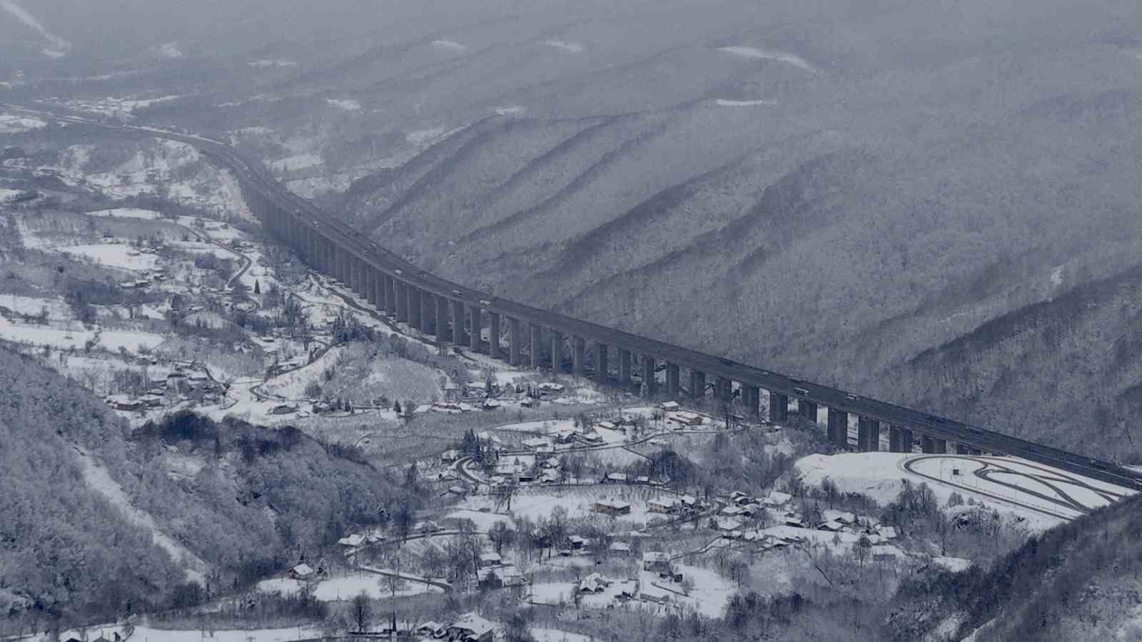 Bolu Dağı’nda kartpostallık kar manzarası
