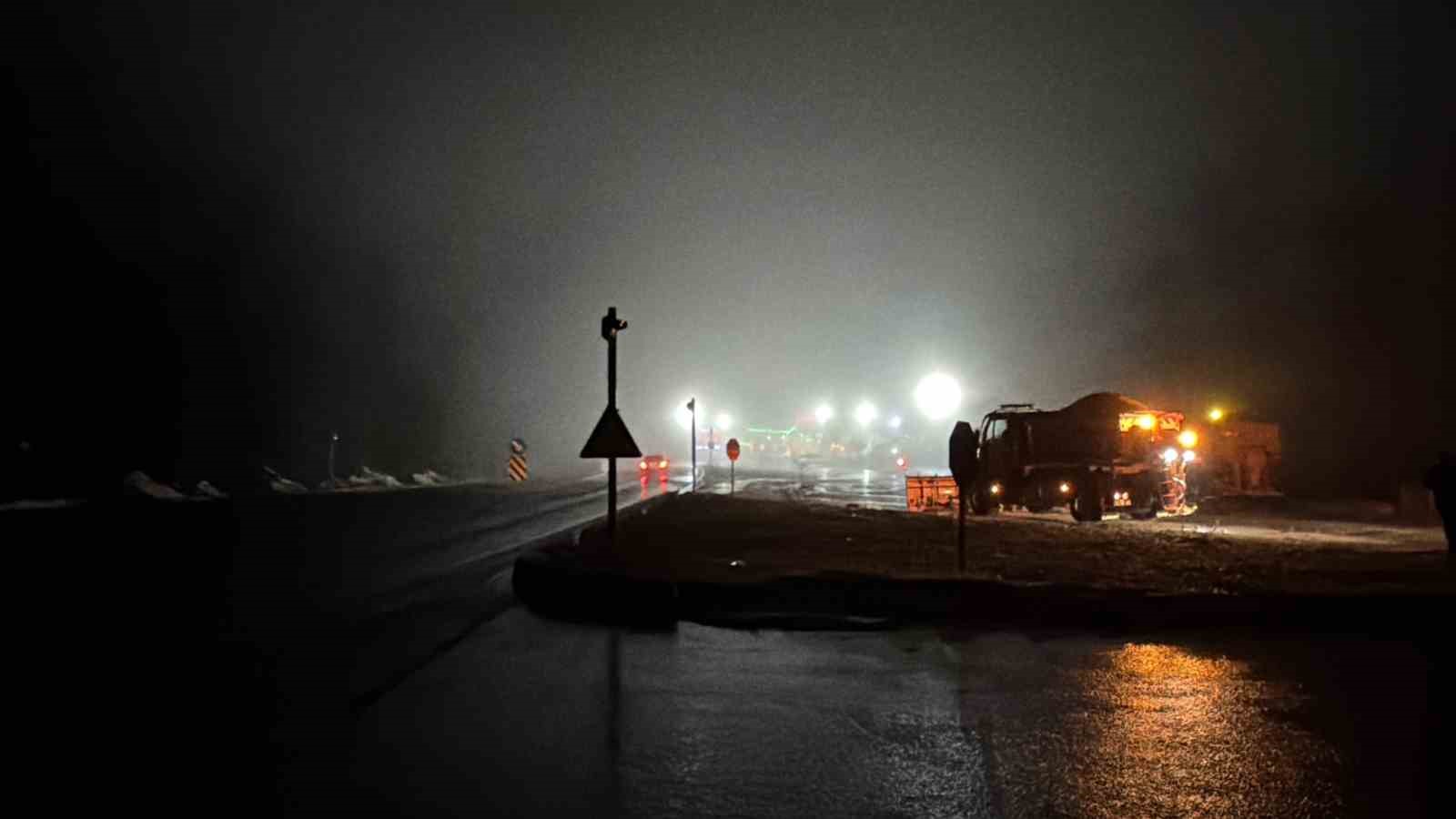 Bolu Dağı’nda sis ve sağanak yağış etkili: Karayolları ekipleri teyakkuzda
