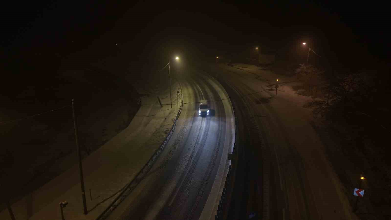 Bolu Dağı’nda yoğun kar yağışı: Karla mücadele sürüyor
