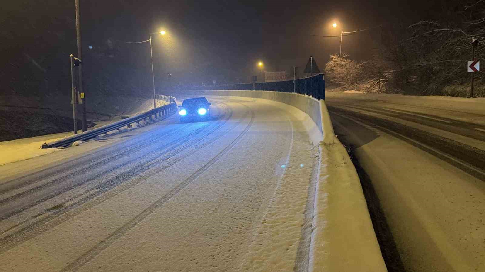 Bolu Dağı’nda yoğun kar yağışı: Karla mücadele sürüyor
