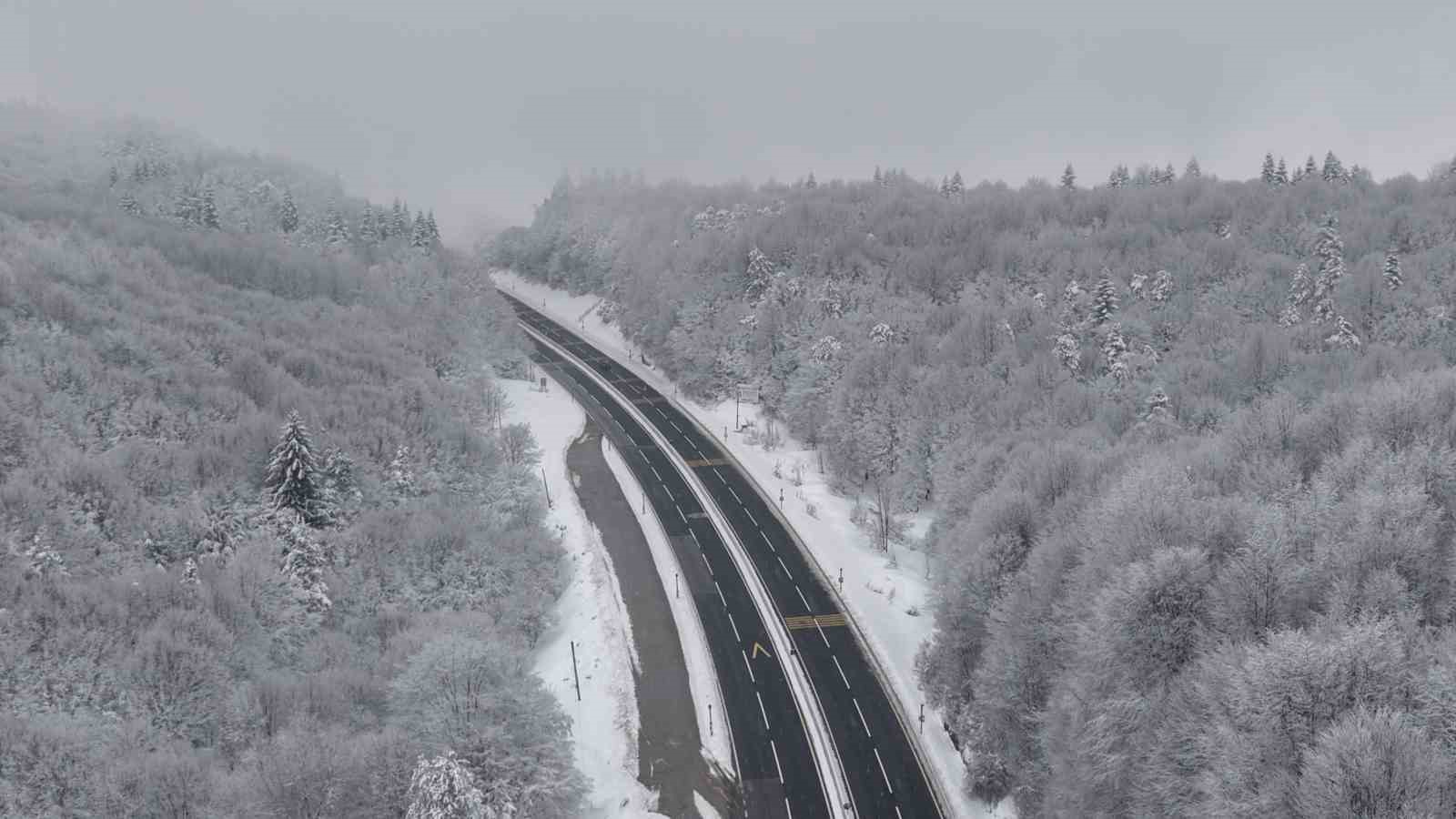 Bolu Dağı’nda yollar açık, kar yağışı ise tipi şeklinde
