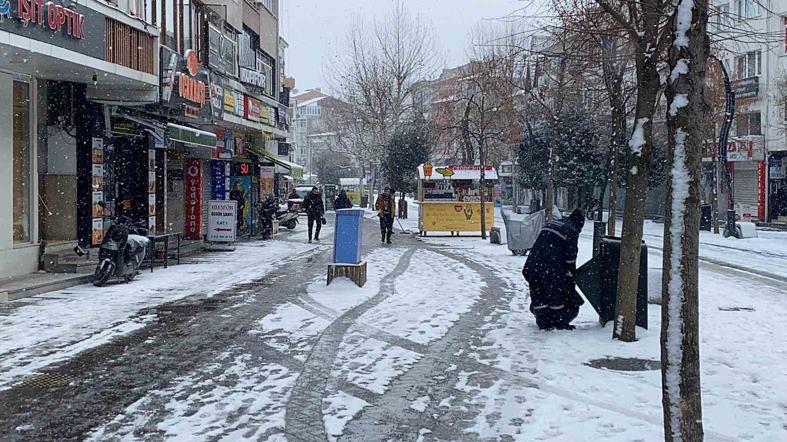 Bolu güne beyaz örtüyle uyandı
