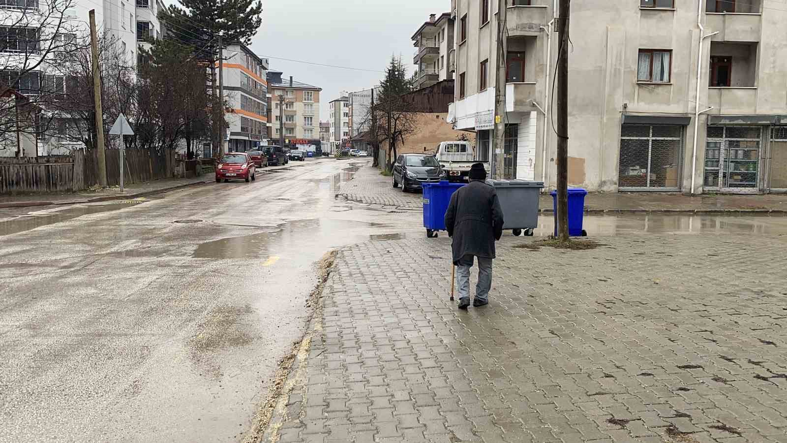 Bolu güne yağışla uyandı
