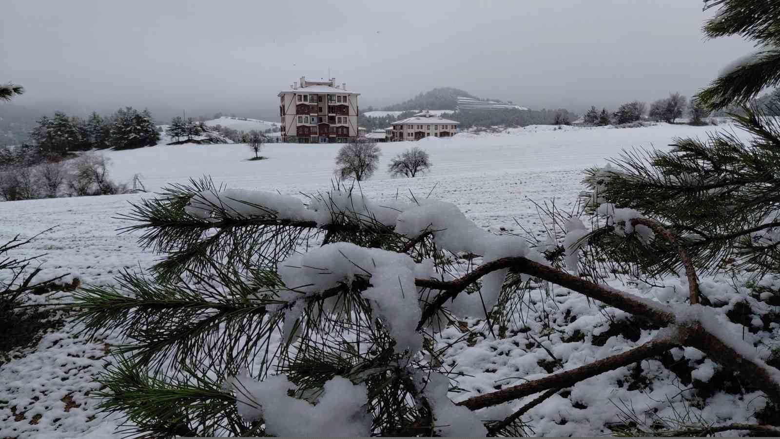 Bolu martta yağan karla beyaza büründü
