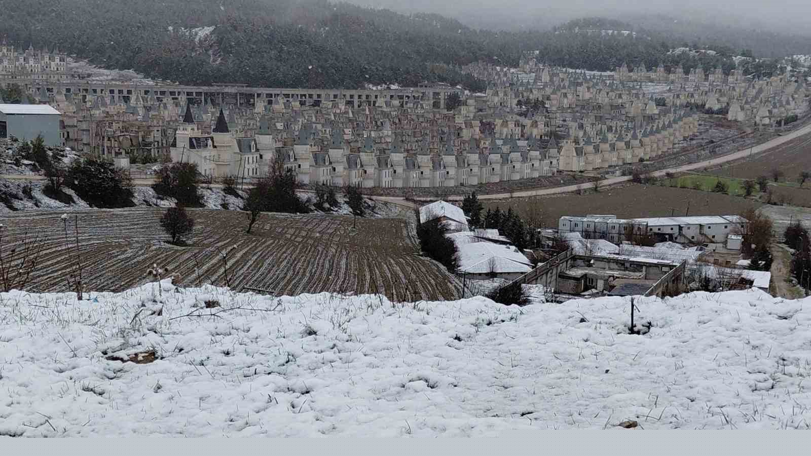 Bolu martta yağan karla beyaza büründü

