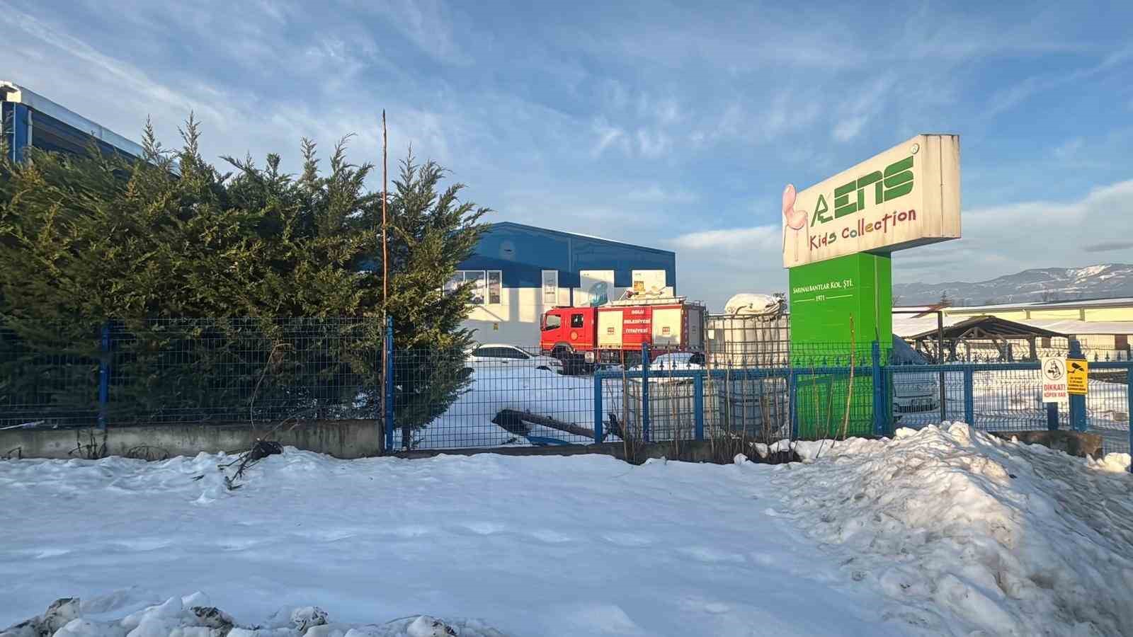 Bolu OSB’de mobilya imalat fabrikasında yangın paniği: İşçiler müdahale etti
