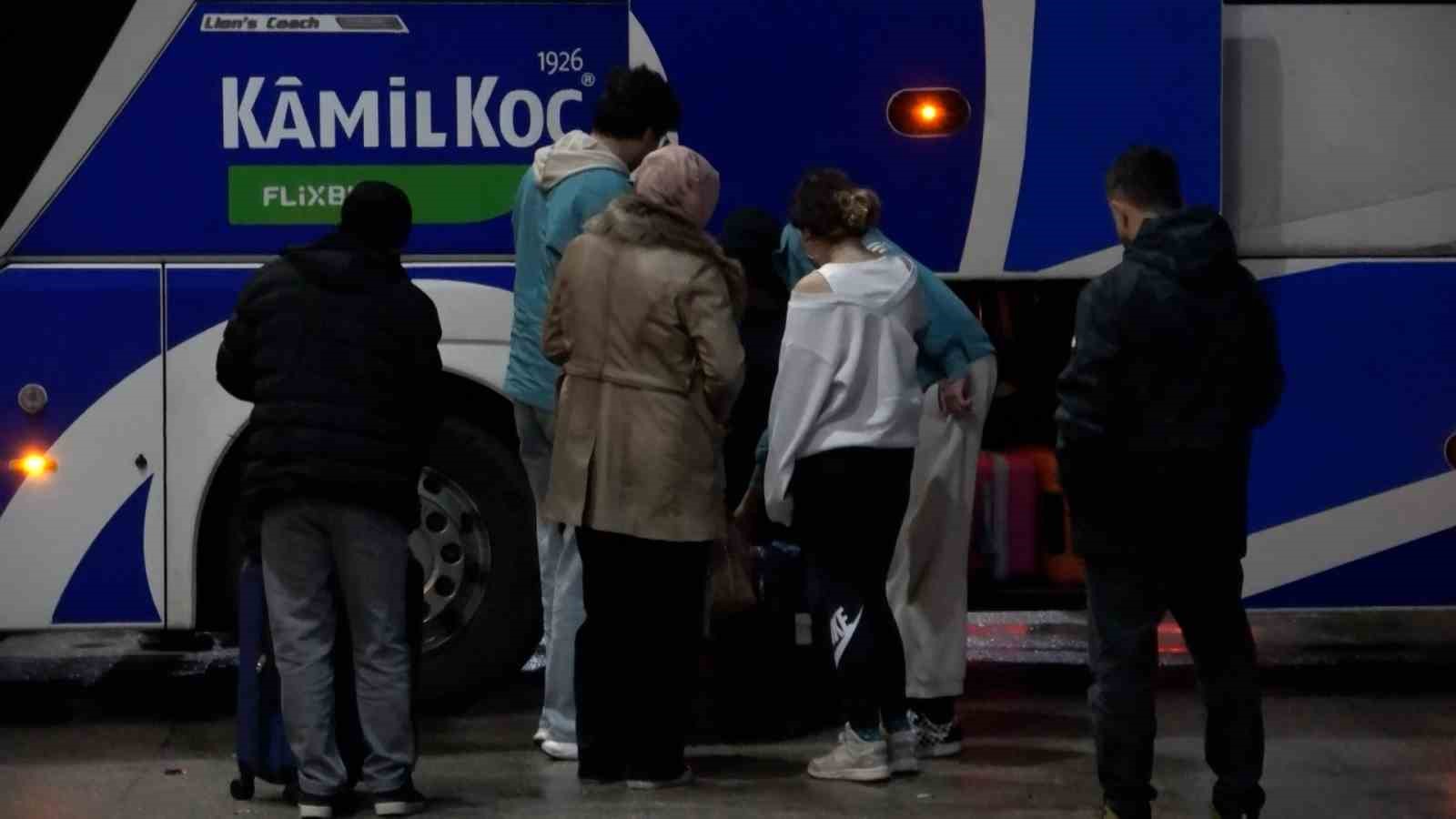 Bolu Otogarı’nda dönüş yoğunluğu başladı
