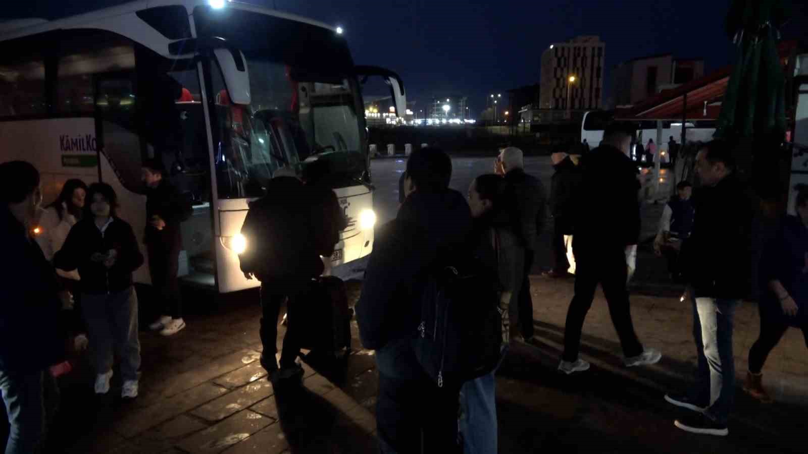 Bolu Otogarı’nda dönüş yoğunluğu başladı
