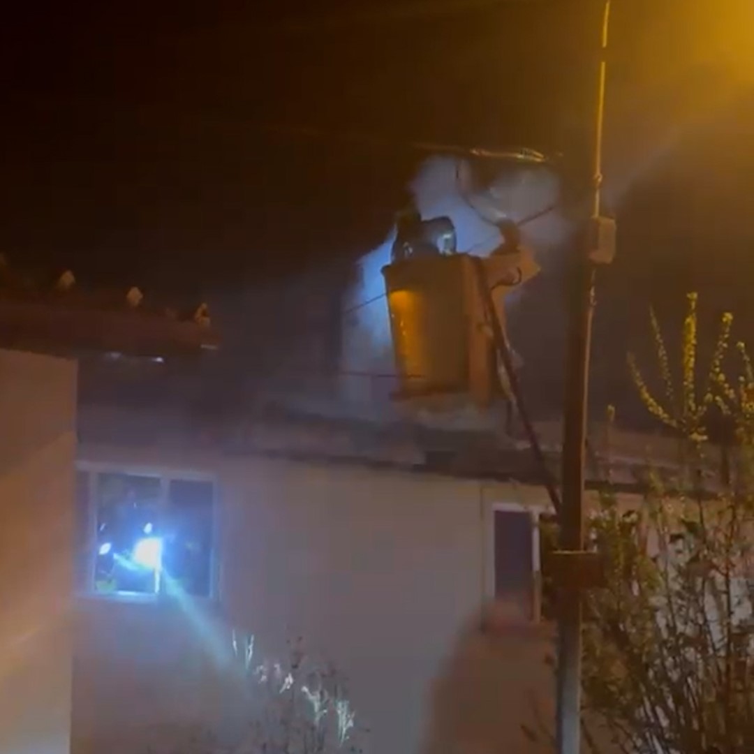 Bolu’da 2 katlı evin bacasında yangın
