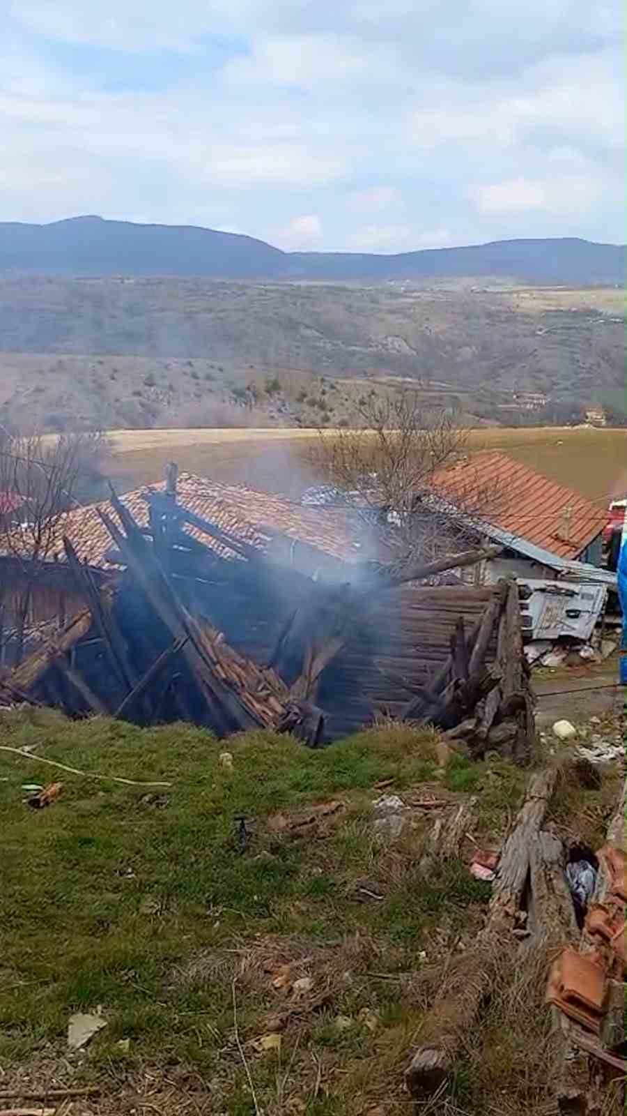 Bolu’da 3 yapı alevlere teslim oldu

