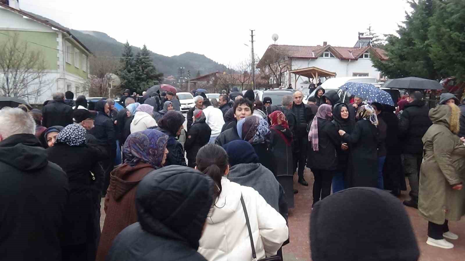 Bolu’da 37 kişilik umre kafilesi dualarla uğurlandı
