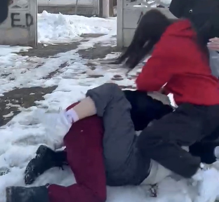 Bolu’da akran zorbalığı: Ortaokul öğrencilerinin önünü kesip darp ettiler
