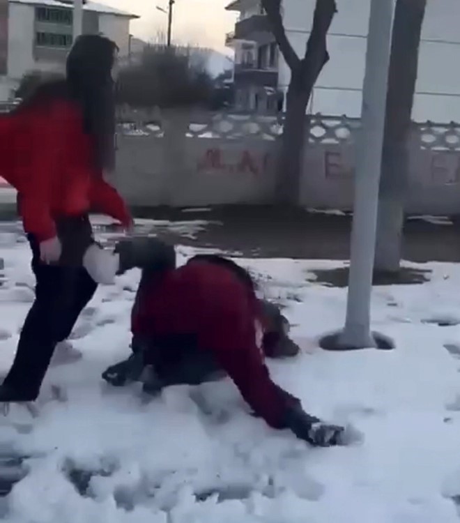 Bolu’da akran zorbalığı: Ortaokul öğrencilerinin önünü kesip darp ettiler
