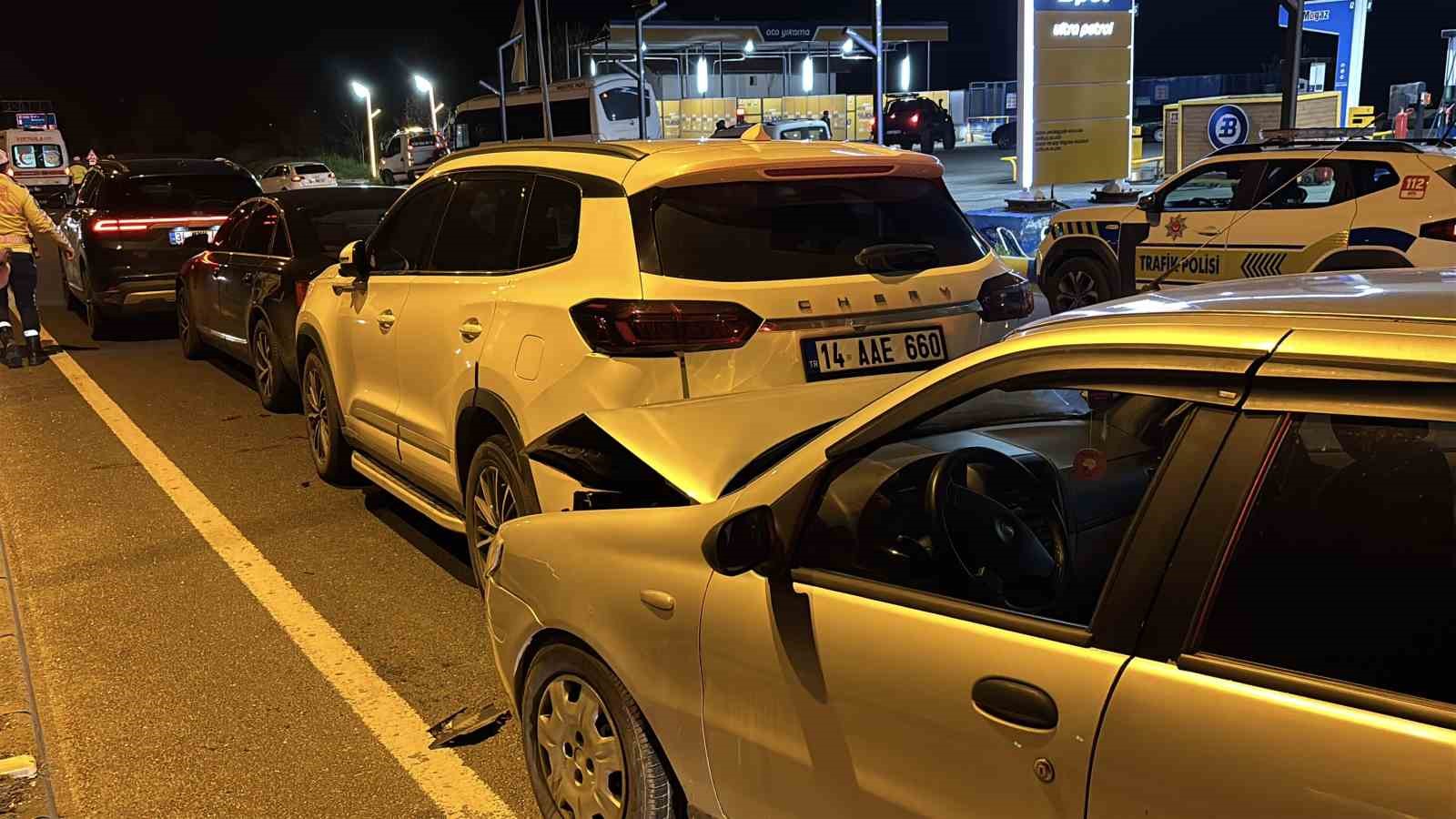 Bolu’da ani fren yapıp kaçan sürücü, zincirleme kazaya neden oldu: 3 yaralı
