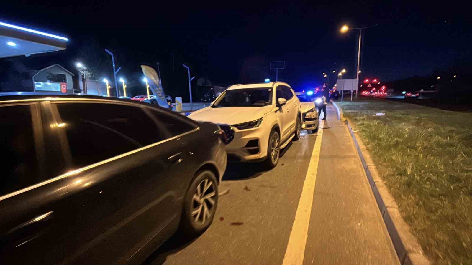 Bolu’da ani fren yapıp kaçan sürücü, zincirleme kazaya neden oldu: 3 yaralı
