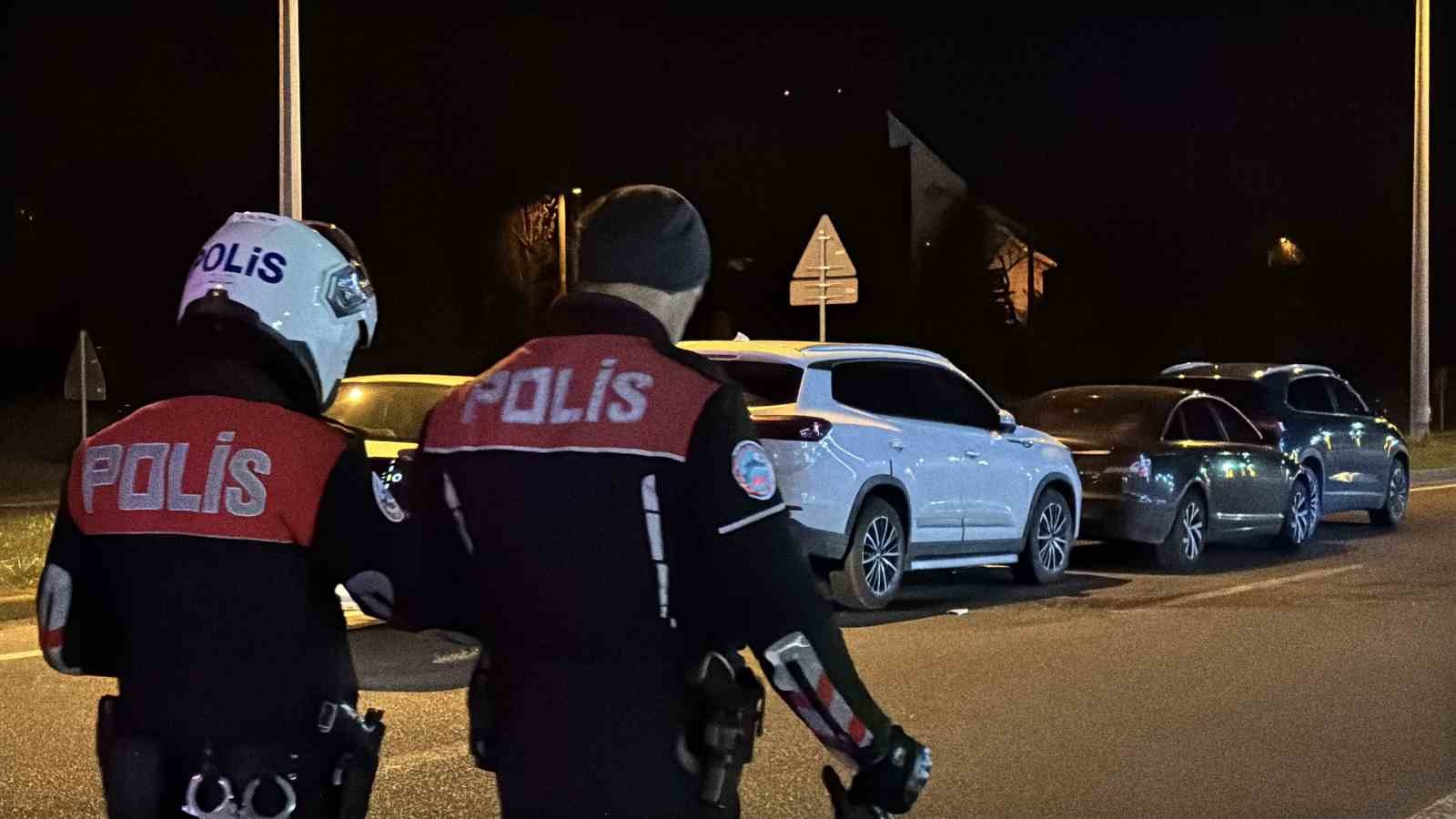 Bolu’da ani fren yapıp kaçan sürücü, zincirleme kazaya neden oldu: 3 yaralı
