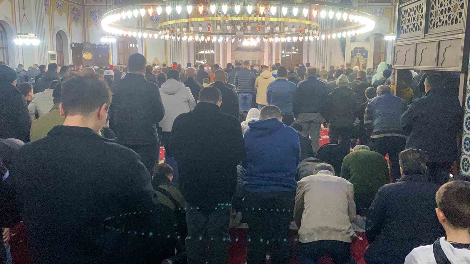 Bolu’da Berat Kandili’nde camiler doldu taştı
