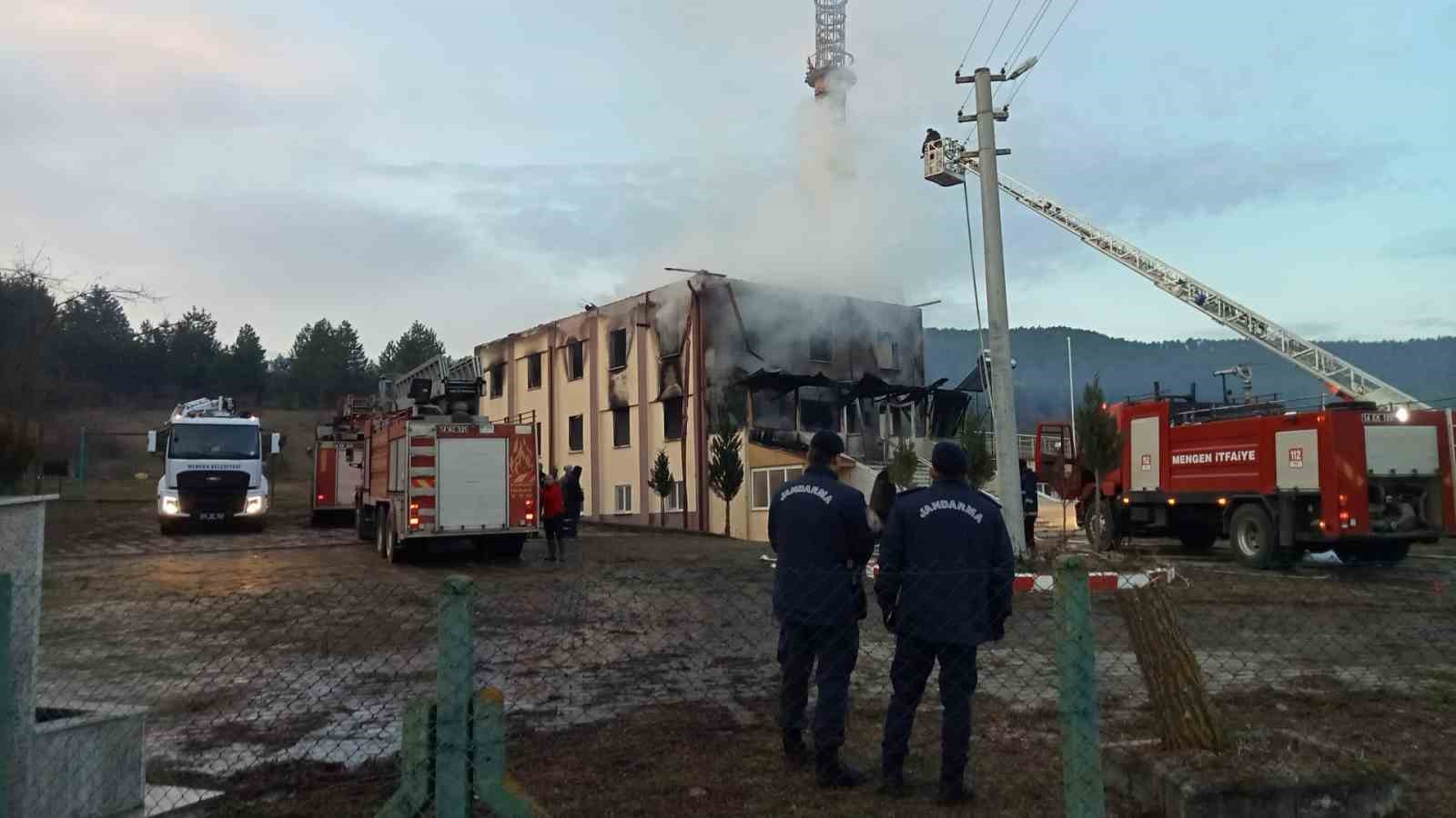 Bolu’da cami alev alev yandı
