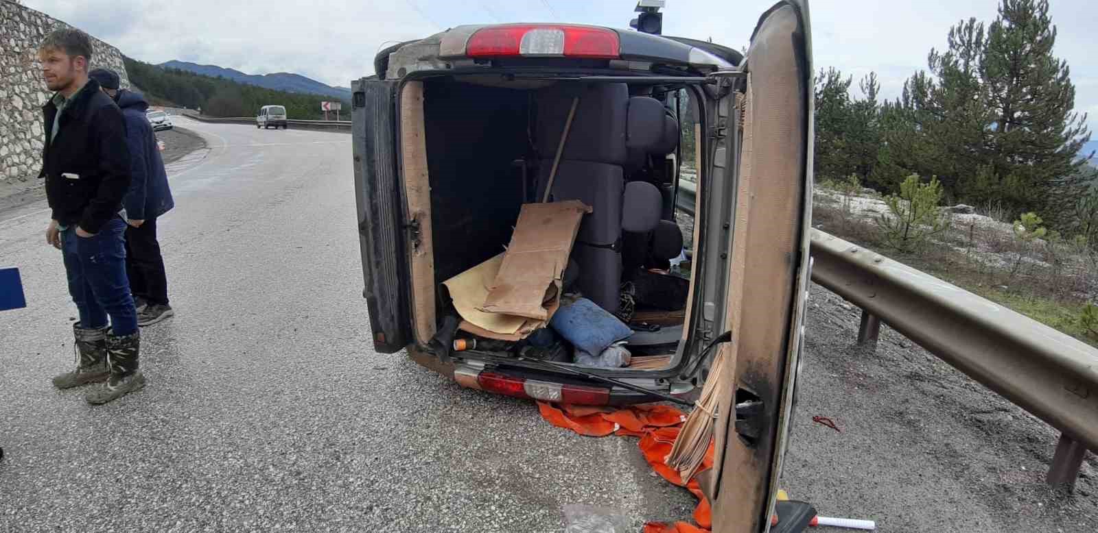 Bolu’da cenaze dönüşü kaza: 2 yaralı
