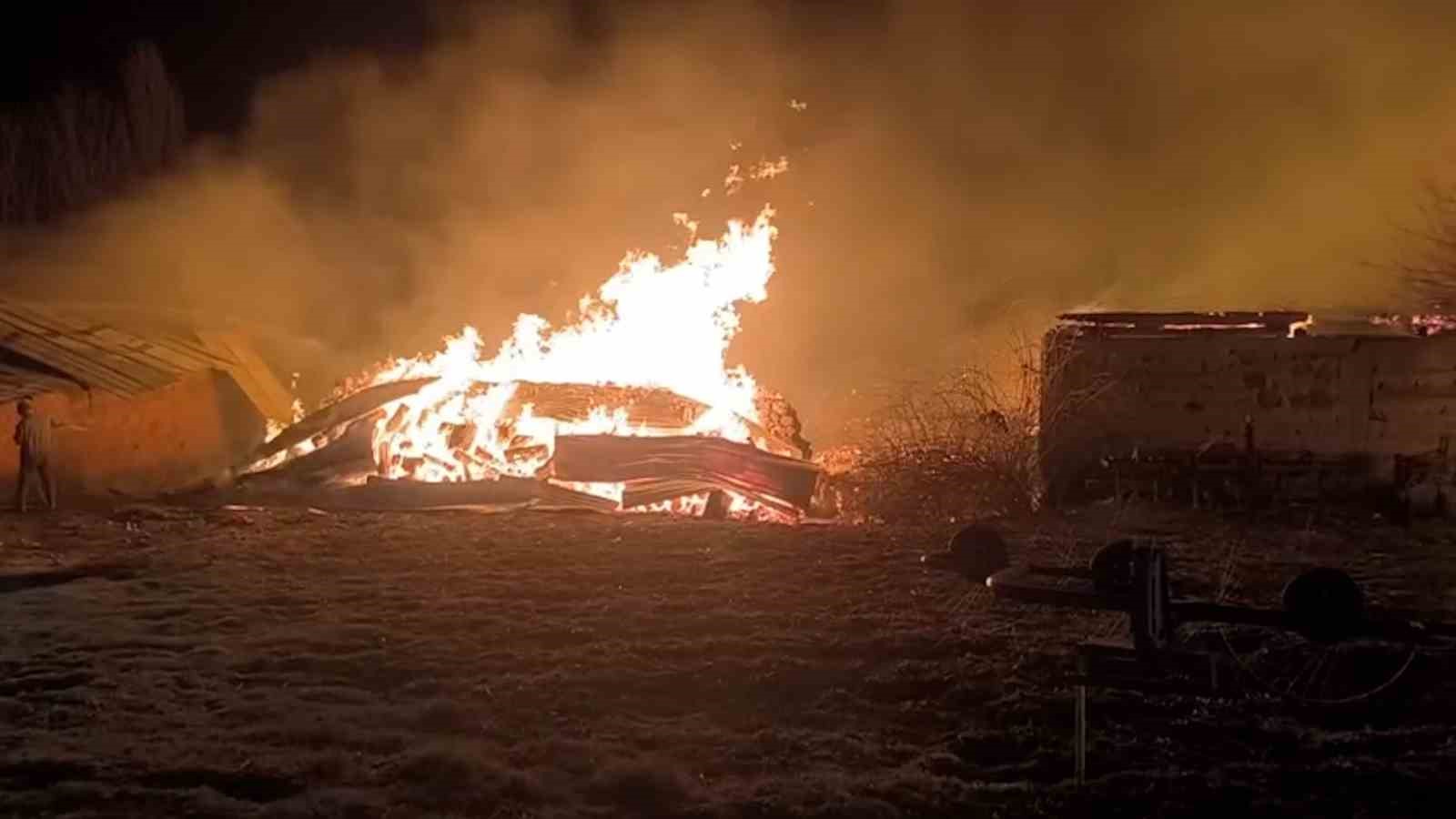 Bolu’da çıkan yangında çok sayıda yapı küle döndü
