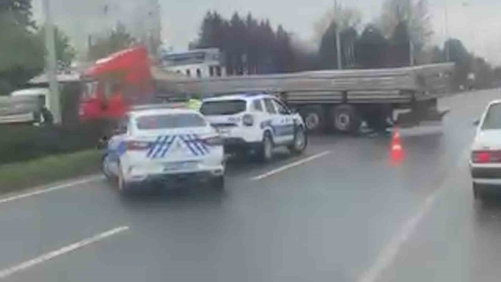 Bolu’da D-100 kara yolunda tır makasladı
