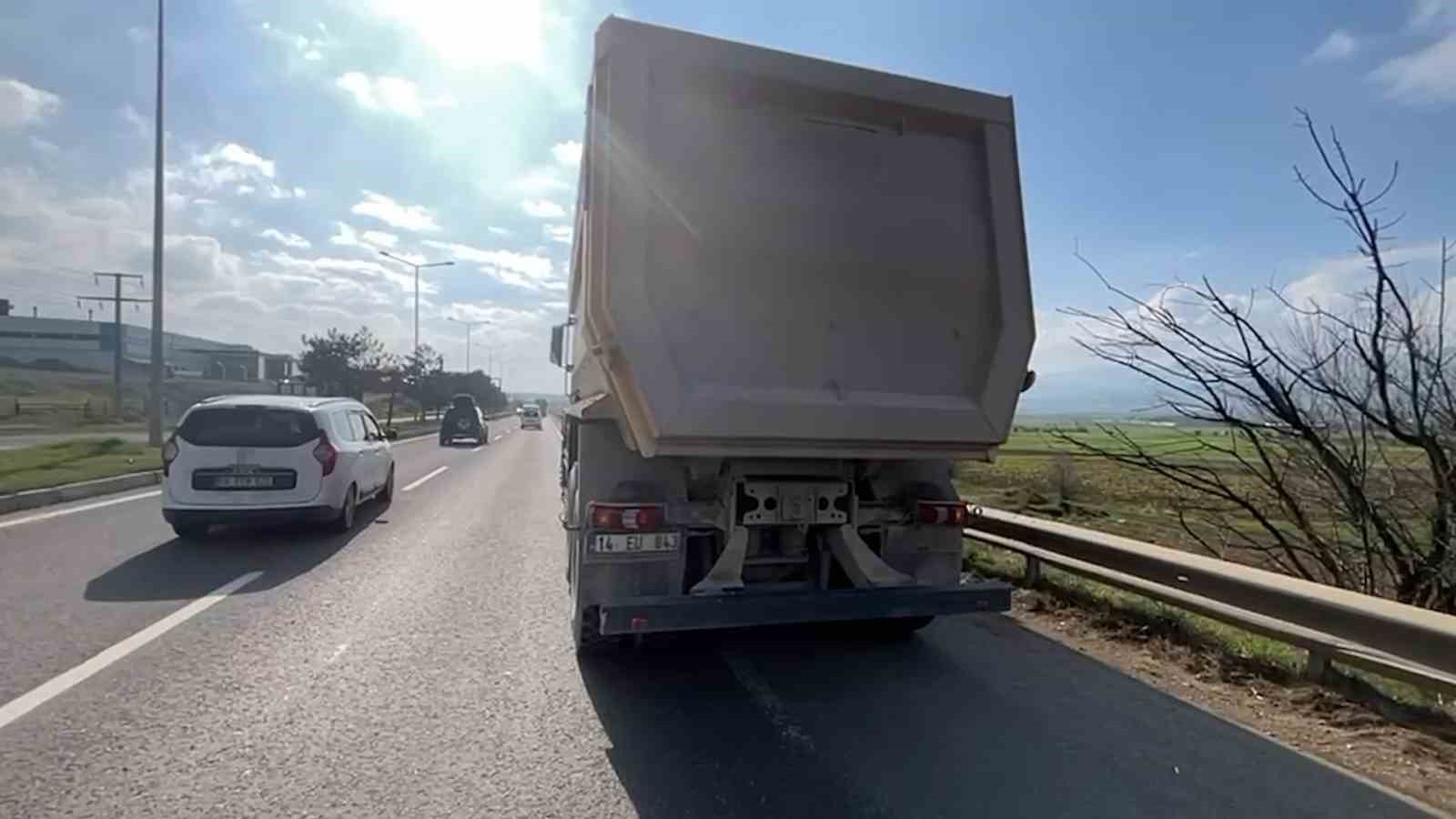 Bolu’da D-100’de feci kaza: 6’sı çocuk 9 kişi yaralandı
