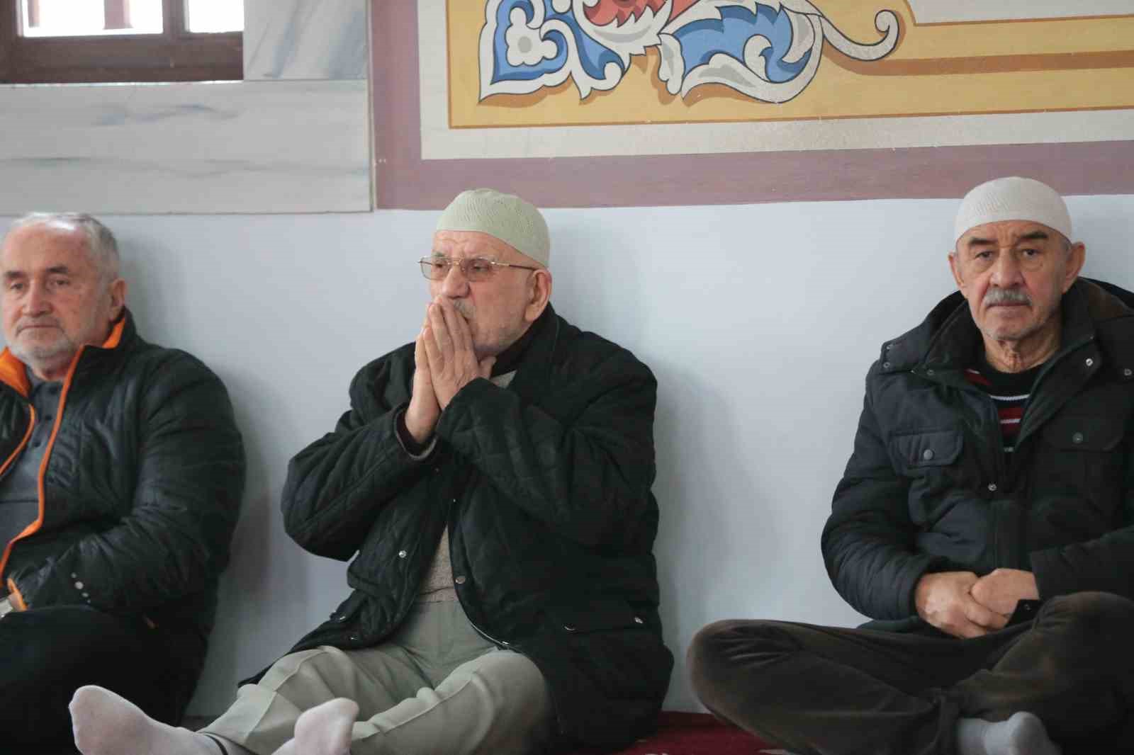 Bolu’da depremde hayatını kaybedenler dualarla anıldı
