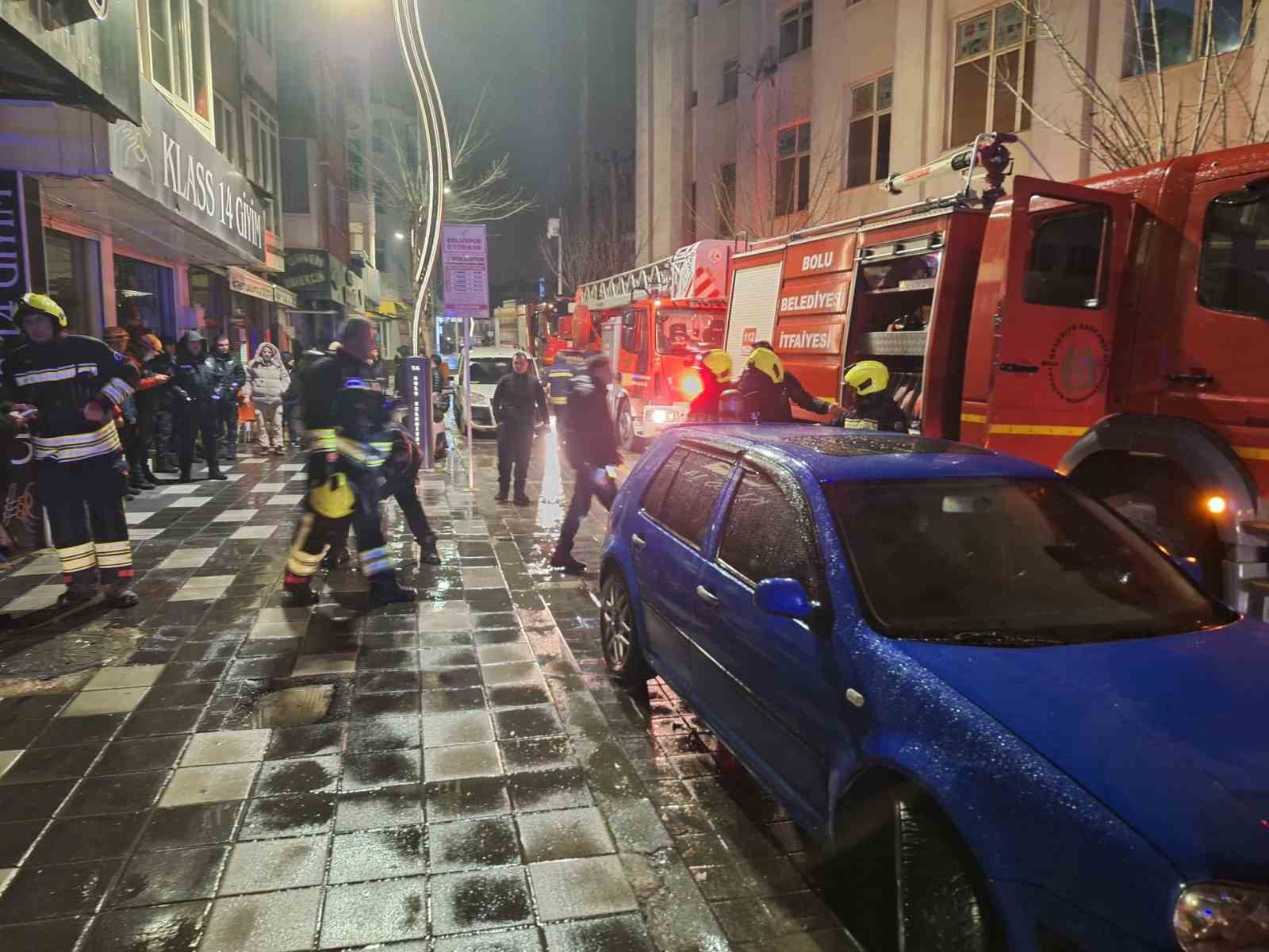 Bolu’da gece saatlerinde korkutan yangın: 2 yaralı
