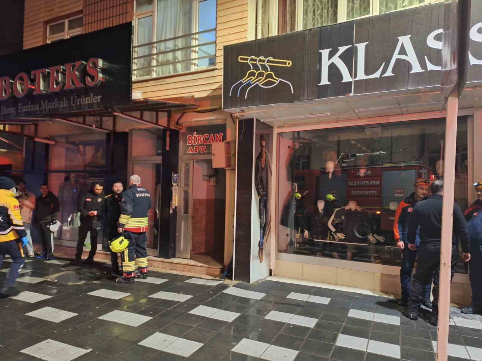 Bolu’da gece saatlerinde korkutan yangın: 2 yaralı
