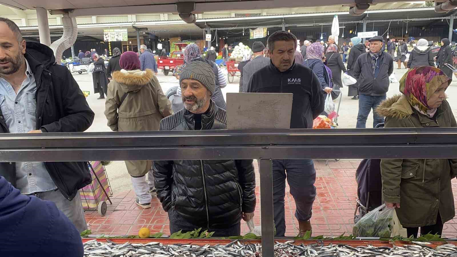 Bolu’da hamsi bolluğu sürüyor: Kilosu 200 liradan rağbet gördü
