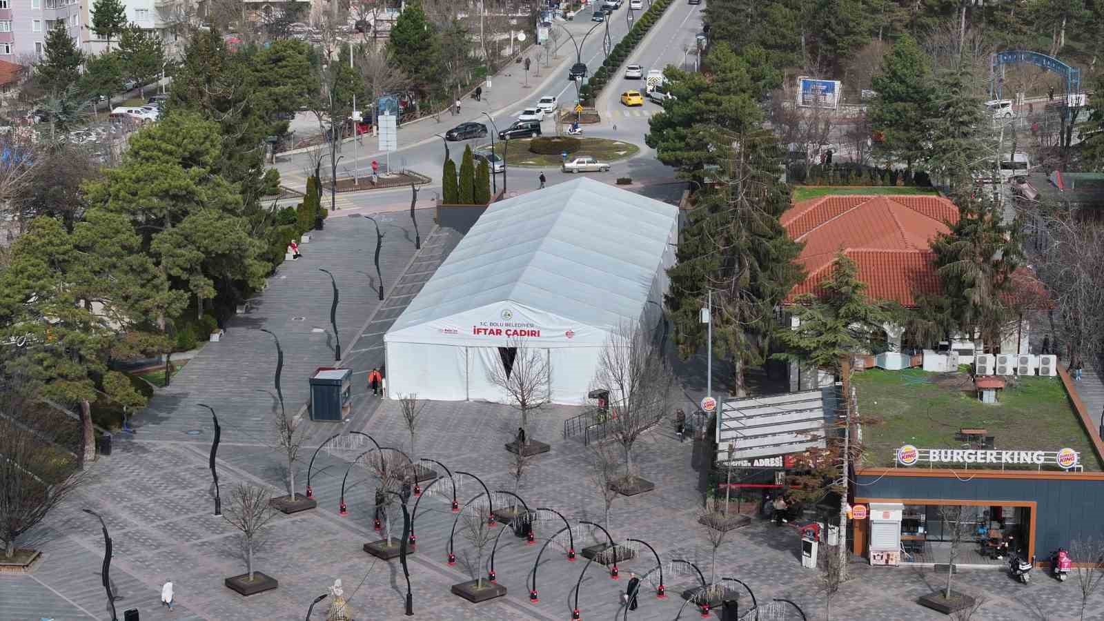 Bolu’da iftar çadırı kent meydanına kuruldu
