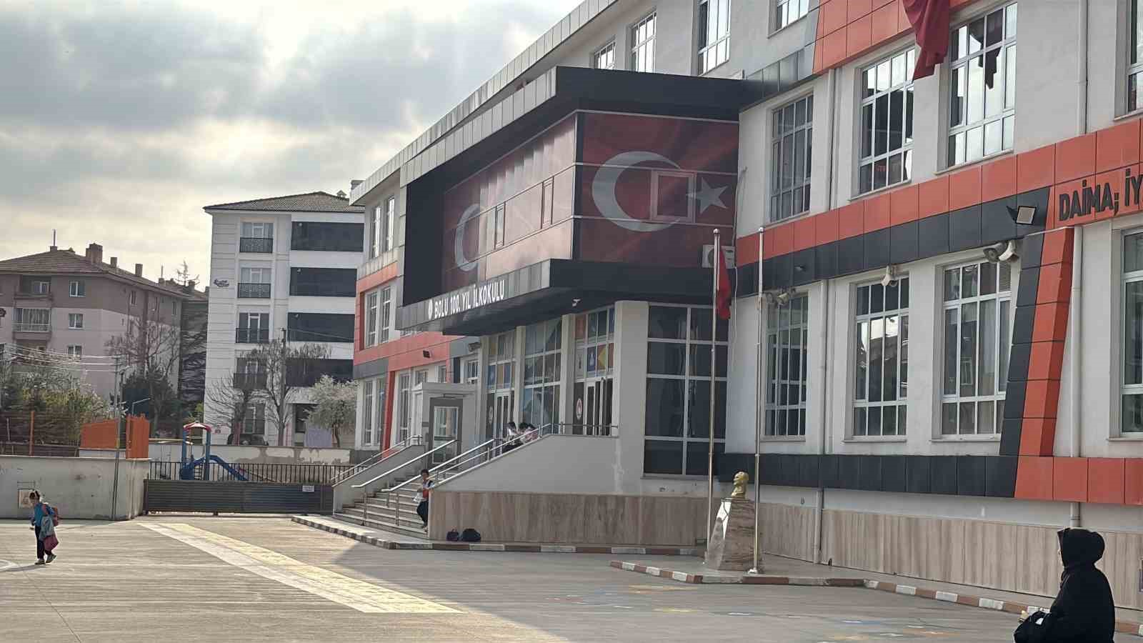 Bolu’da ilkokulda "kartlı turnike" sistemi beğeni topluyor
