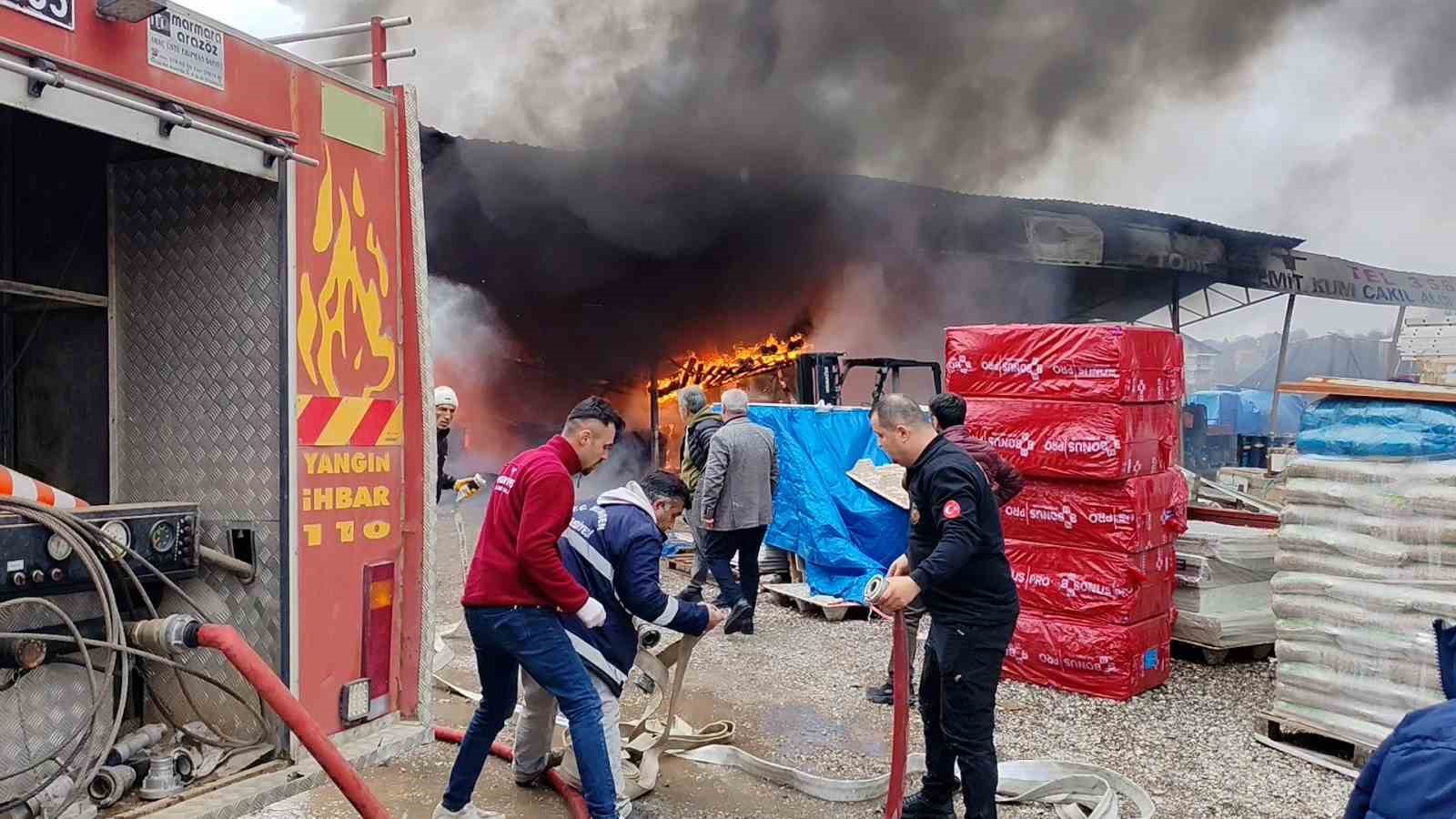 Bolu’da inşaat deposunda yangın
