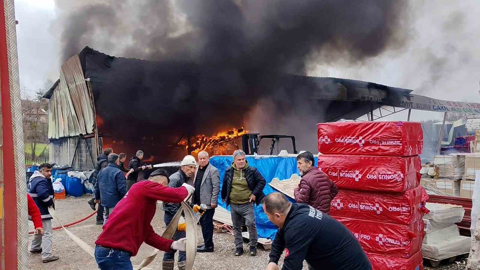 Bolu’da inşaat deposunda yangın
